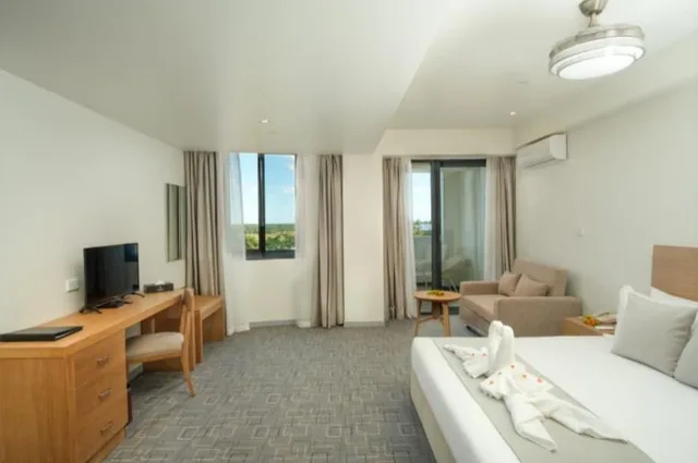 Room, King Bed, West View، Nalagi Hotel 4/10