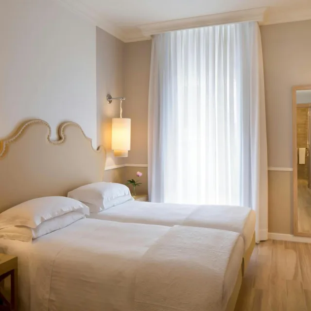 غرفة سوبيريور بسرير كينج، Starhotels Terminus 1/8