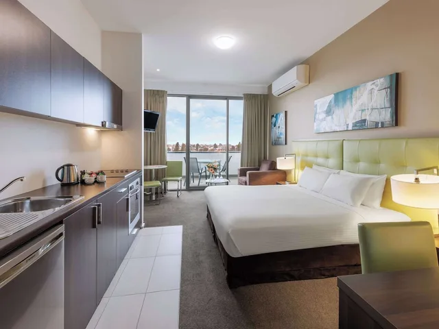 استوديو بسرير كينج بشرفة، Mercure Melbourne Caroline Springs 4/8