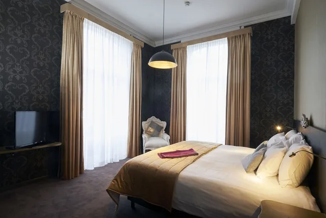 جناح جونيور بسرير كينج، Chateau de Namur 6/10