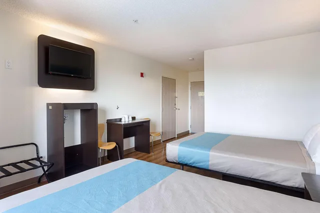 غرفة رباعية بسريرين مزدوجين لذوي الإعاقة، Motel6 Page, AZ 1/10