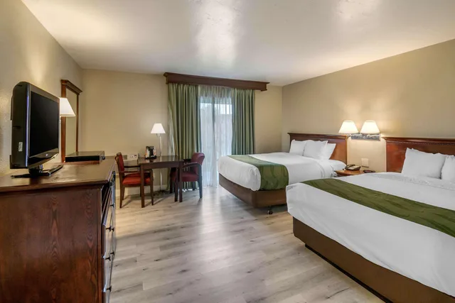 Efficiency, 2 Queen Beds، Quality Inn And Suites el Cajon San Diego East 3/7