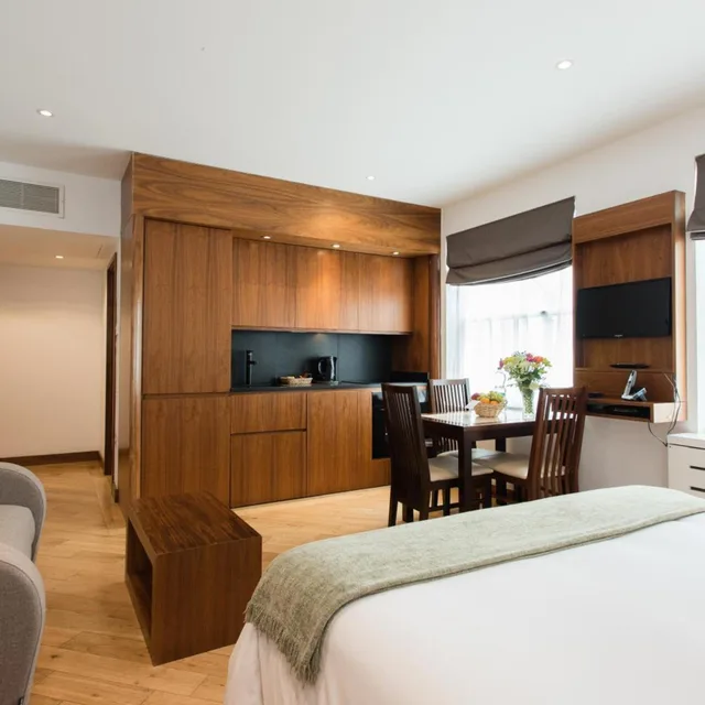 Executive, Studio, Double Bed, Presidential Apartments - Kensington 8/10