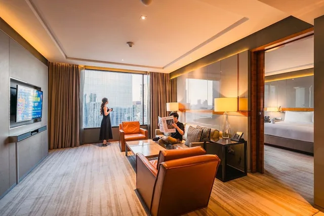 جناح تنفيذي بسرير كينج مع دخول صالة النادي، Hilton Sukhumvit Bangkok Hotel 5/9