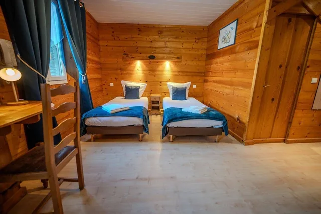 Superior, Twin Beds, 2 Trundle Beds، Hôtel Du Centre 4/6