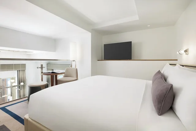 Loft, Suite, King Bed، The Joule 1/4