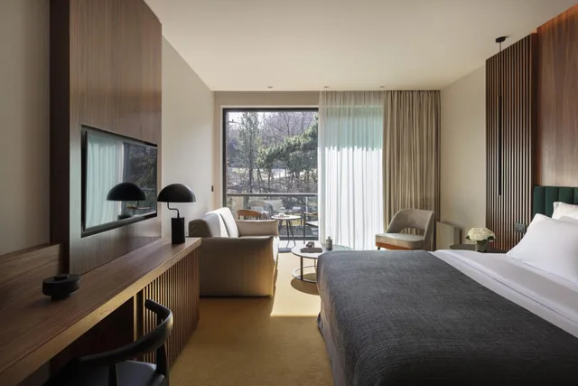 غرفة بسرير مزدوج بإطلالة على الجبل، The Lynx | Mountain Resort Florina 2/6