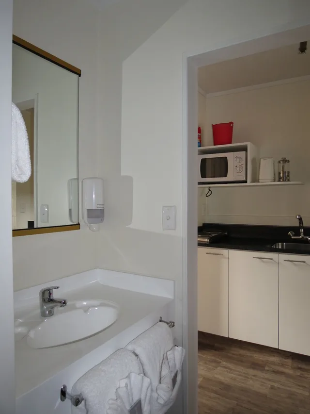 Family, 1 Queen and 3 Single Beds, Hydromassage، Asure Chelmswood Motel Taupo 7/9