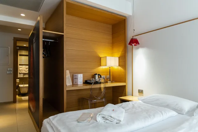 غرفة ديلوكس بسرير كوين وسرير فردي، Boutique Exclusive B&B Trento 3/10