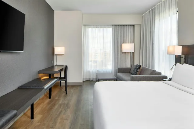 Room, King Bed, Campus View، Ac Hotel Auburn 1/10