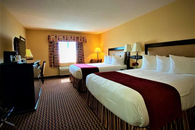 غرفة بزنس بسريرين كوين، Ramada By Wyndham Surrey/Langley 3/8