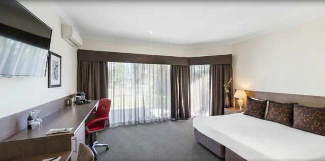 Premium King Spa، Hunter Gateway Motel 1/2