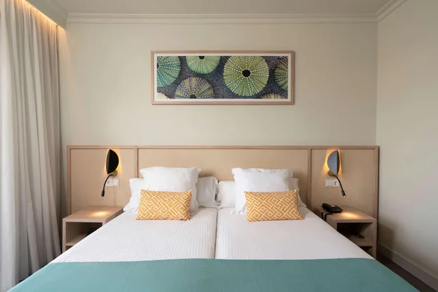 غرفة بسرير مزدوج بشرفة بإطلالة جزئية على البحر، AluaSoul Palma Hotel - Adults only 3/10