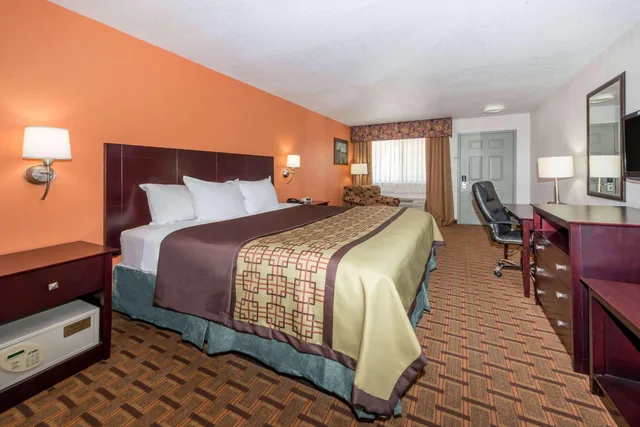 غرفة بسرير كينج، Days Inn by Wyndham Amarillo - Medical Center 2/2