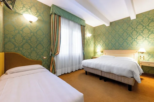 غرفة سوبيريور بسرير كوين مع أريكة، Hotel Villa Delle Palme 4/10