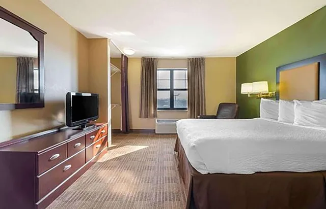 Room, King Bed, MainStay Suites Rochester South Mayo Clinic 1/10