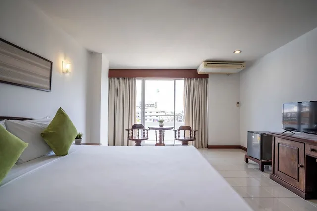 غرفة سوبيريور بسرير مزدوج بإطلالة على المدينة، JP Villa Pattaya 1/10