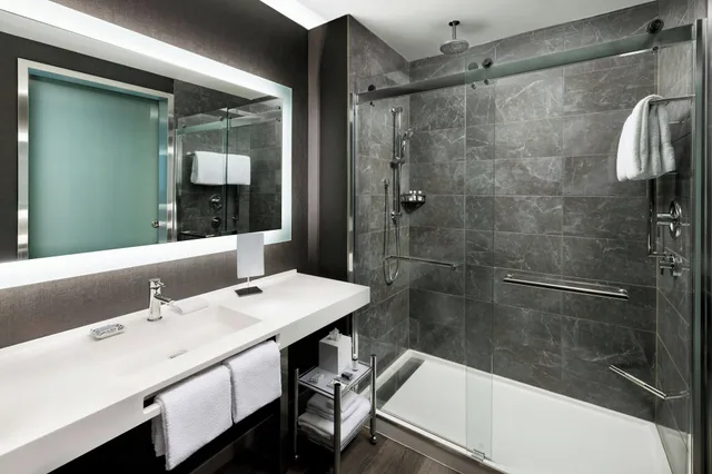 غرفة بسرير مزدوج لذوي الإعاقة، AC Hotel by Marriott Bethesda Downtown 4/5