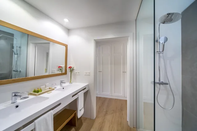 غرفة بسريرين منفصلين بإطلالة جزئية على البحر، Barcelo Corralejo Bay - Adults Only 4/4