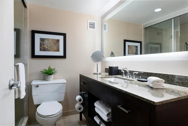 1 Bedroom, Executive, Suite, King Bed, Club Floor، The Stamford Hotel 2/3