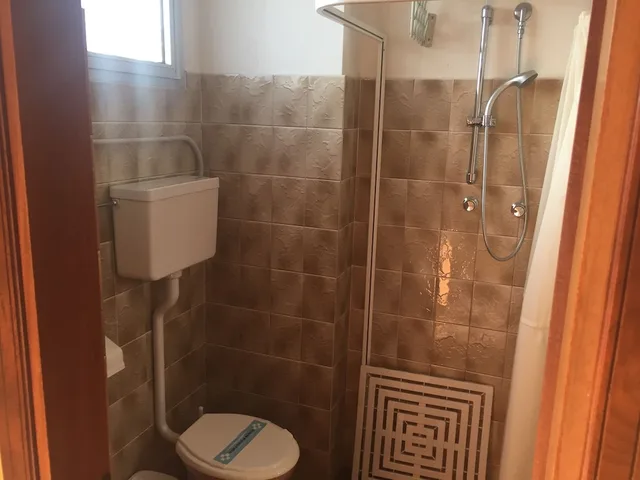 غرفة رباعية بسرير كوين وسريرين منفصلين، Hotel Wega 5/8