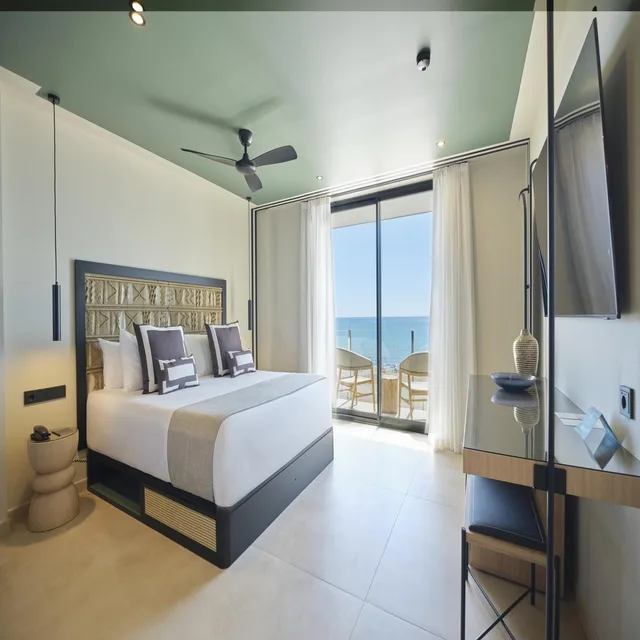 Junior Suite, Double Bed, Sea View, Balcony or Terrace، Estimar Marina Farnals 1/2