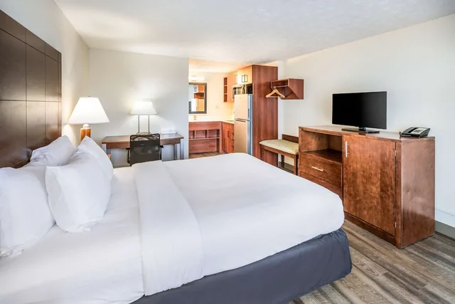 غرفة قياسية بسرير كوين، Suburban Studios Middlesboro 2/5