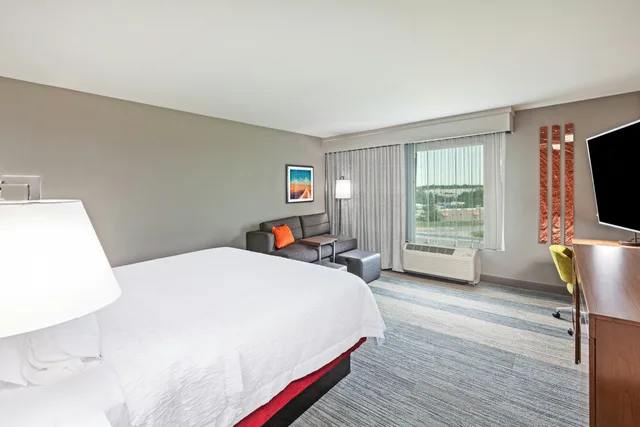 Room, King Bed, Hampton Inn Gardner Conference Center 2/3