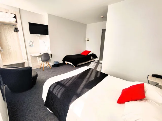 Room, Multiple Beds، Brit Hotel Suisse Et Bordeaux 2/6