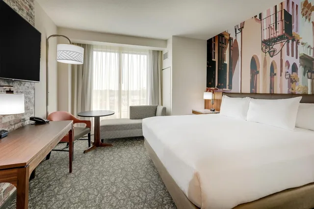 غرفة بسرير كينج لذوي الإعاقة، Drury Plaza Hotel North Charleston 1/5