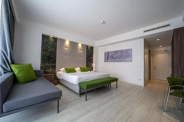 غرفة بسرير مزدوج أو سريرين منفصلين بإطلالة، Hotel Terme Venezia 1/8
