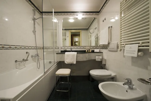 جناح مزدوج جونيور، Hotel Maggior Consiglio 4/4