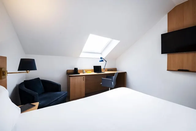 غرفة قياسية بسرير مزدوج في الطابق العلوي، Hotel Campanile Montesson Le Vesinet 6/10