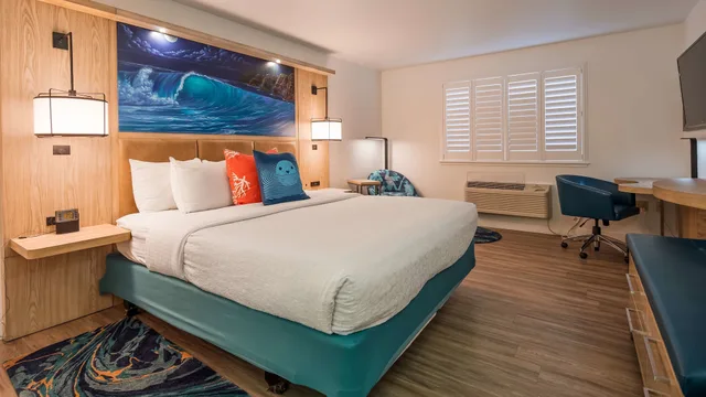 Standard, King Bed, Accessible, Best Western Plus Capitola By the Sea Inn Suites 3/8