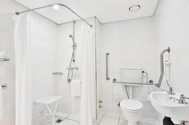 غرفة قياسية بسريرين منفصلين للمدخنين لذوي الإعاقة، HOLIDAY INN EXPRESS CAPE TOWN CITY CENTRE 9/10