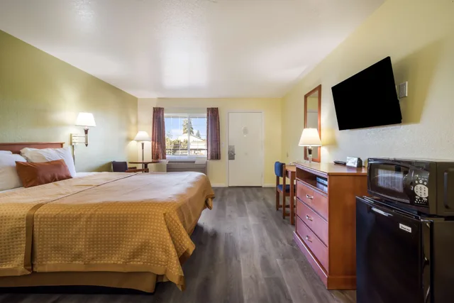 غرفة بسرير كينج، Americas Best Value Inn-Santa Rosa 2/4