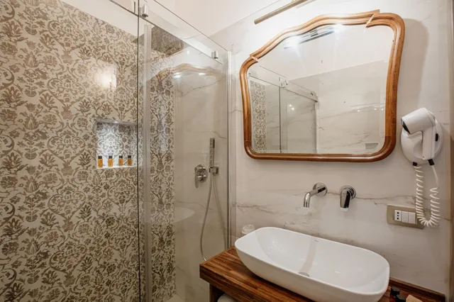 غرفة أساسية بسرير كوين بإطلالة على المدينة بشرفة، B&B Porta Marina Ortigia 10/10