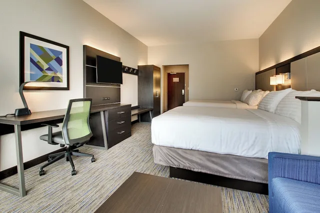 Suite, 2 Queen Beds, Accessible, Holiday Inn Express & Suites - Summerville 4/8