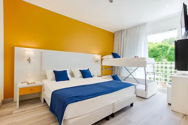 غرفة كومفورت رباعية بسرير كوين وسرير بطابقين، Hotel Greif 1/6
