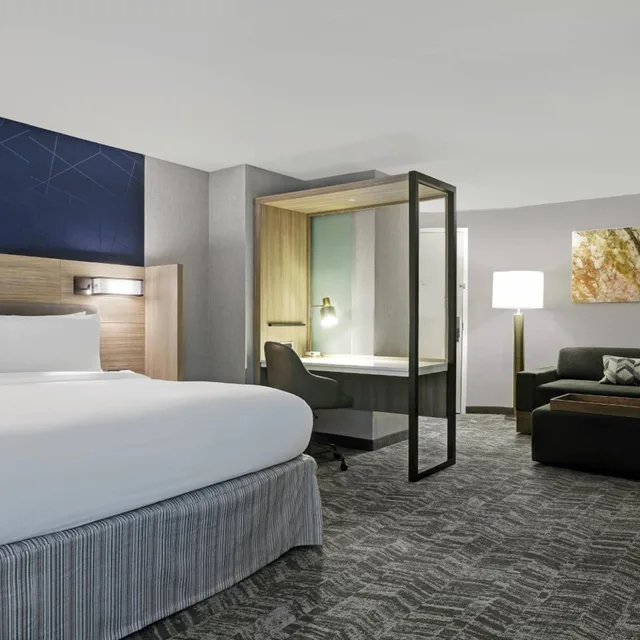 غرفة بسرير كينج مع سرير سحّاب إضافي مع أريكة، SpringHill Suites by Marriott Palm Desert 4/9