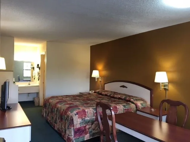 غرفة أساسية مفردة بسرير كينج، Budget Inn Talladega 5/9
