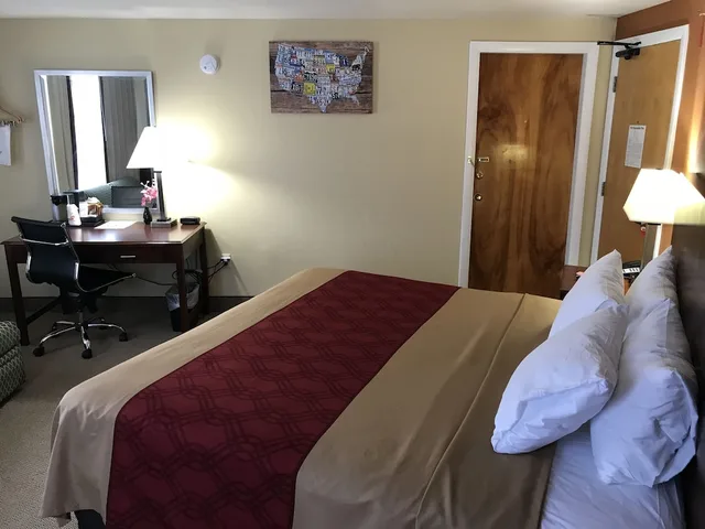 غرفة قياسية بسرير كينج، Econo Lodge Lakes Region 4/5