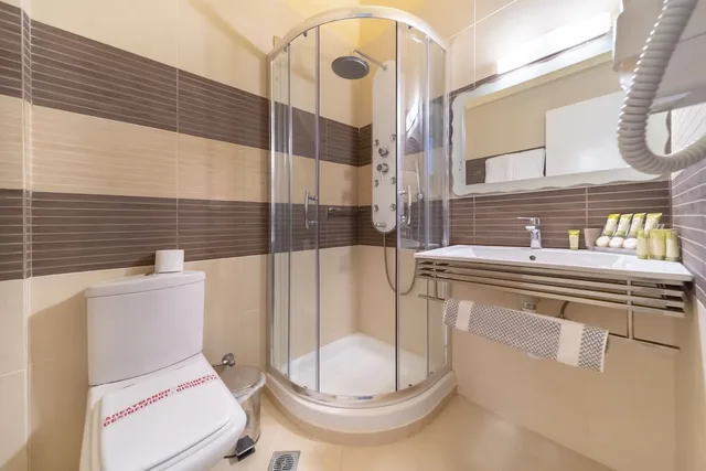 غرفة ديلوكس بسرير كوين بإطلالة على الحديقة مع أريكة، Hotel Agia Markella 5/6