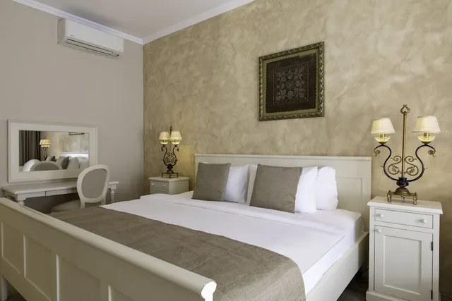 Deluxe, Studio, Suite, Queen Bed, Garden View, Alacati Beach Resort 1/2