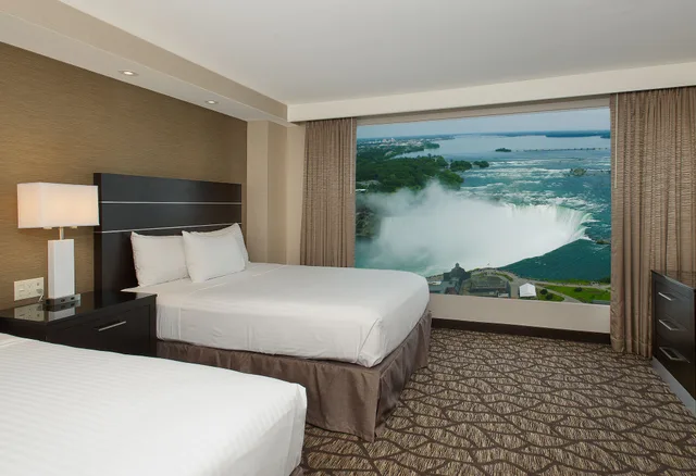 Room, 2 Queen Beds, Partial Falls View, Sofa, Jetted Tub، Embassy Suites By Hilton Niagara Falls Fallsview 4/7
