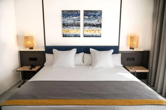 غرفة سوبيريور بإطلالة جزئية على البحر، Urh Sitges Playa Hotel 2/7