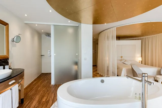 جناح رومانسي، Hotel des Balances 3/5