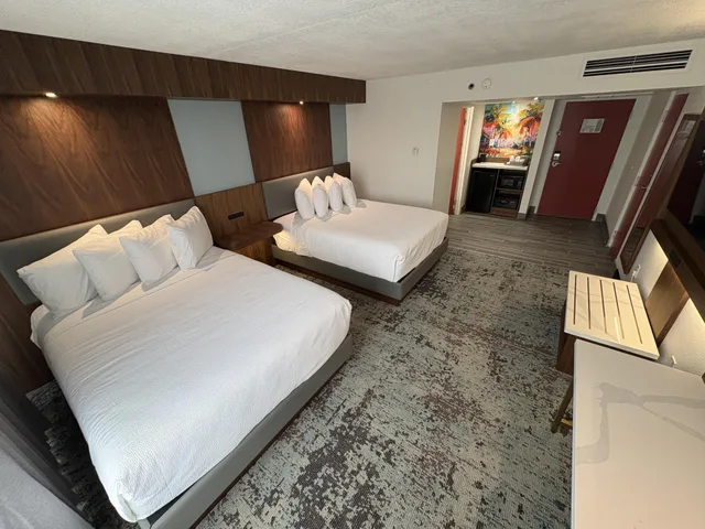 Room, 2 Queen Beds, Pool Side، Best Western Premier Lakeland North 1/4