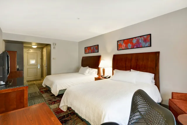 غرفة بسريرين كوين، Hilton Garden Inn Gulfport Airport 3/8