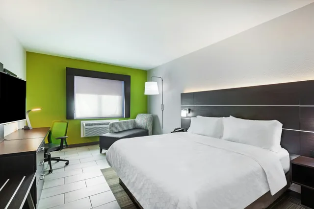 غرفة بسرير كينج لذوي الإعاقة، Holiday Inn Express Suites Port Lavaca 2/3
